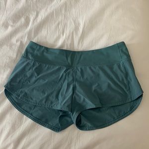 Lululemon 2.5’ speed up short